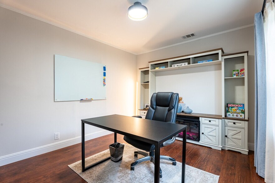 Building Photo - 1004 Airport Blvd