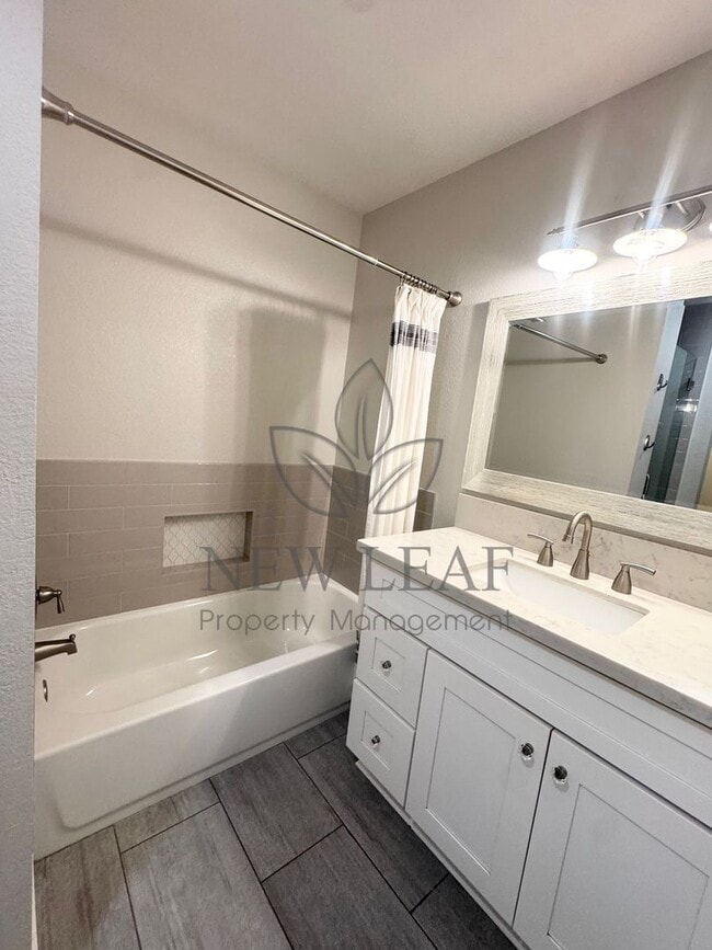 Building Photo - Stunning Claremont Home