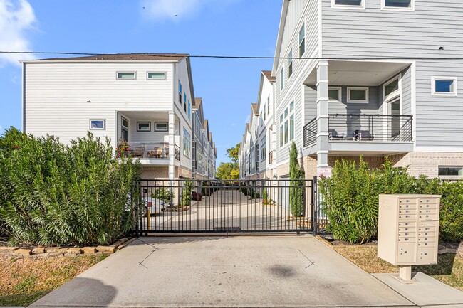 Building Photo - 622 Janisch Rd