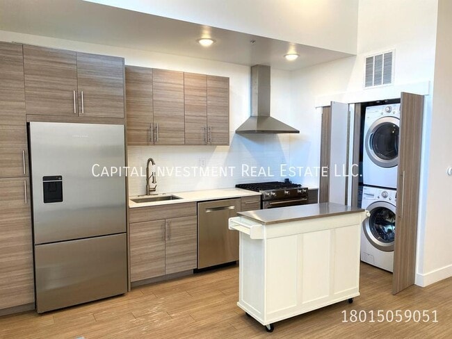 Building Photo - 877 S 200 W