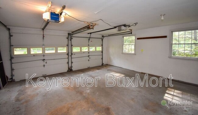 Building Photo - 5 Cedar Woods Dr