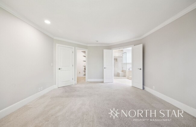 Building Photo - Stunning Lake Oswego Home with Space for E...