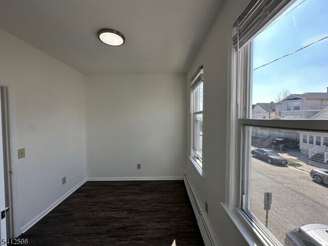 Building Photo - 145 Smith St