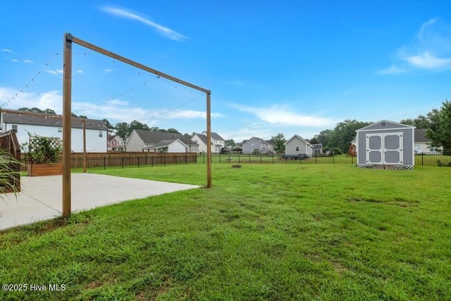 Building Photo - 303 S River Ct