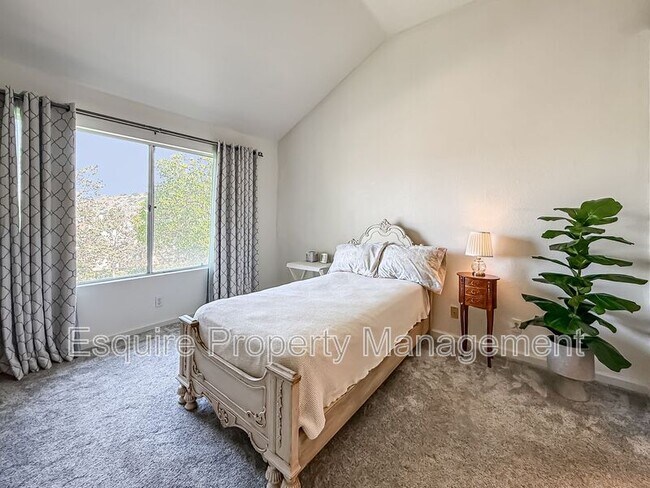 Building Photo - 5965 Paseo Encantada