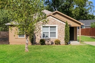 Building Photo - 706 Lloyd St