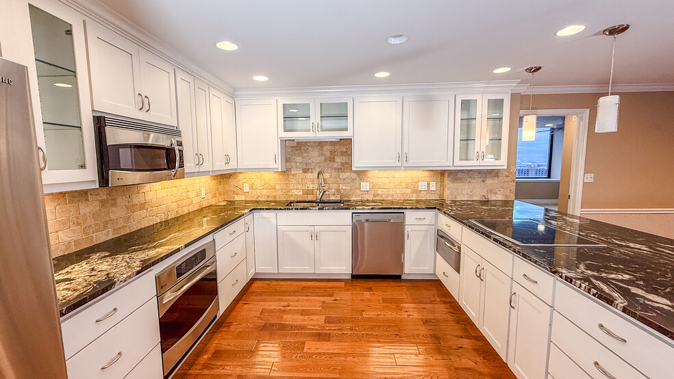 Building Photo - 44 W Broadway