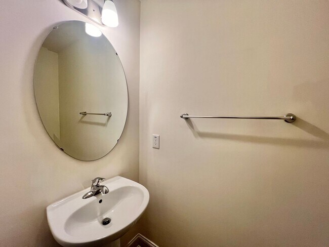 Building Photo - Excellent 3BD, 3BA Raleigh Townhome in an HOA Community