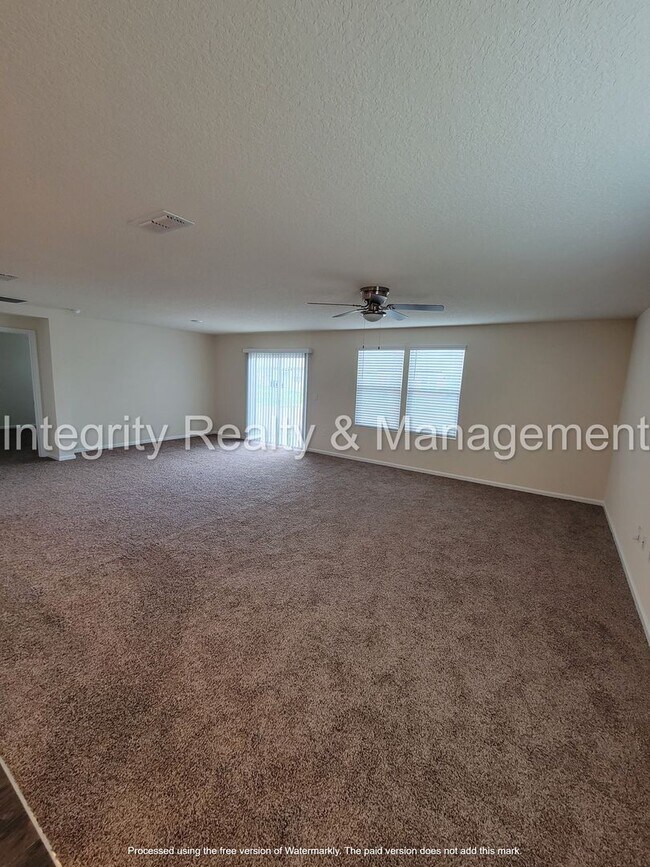 Building Photo - Newer 4 Br, 2 Bath home