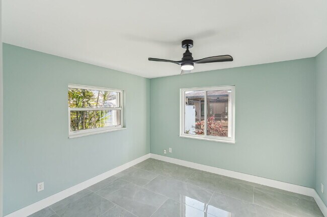 Building Photo - 3701 SE 17th Pl