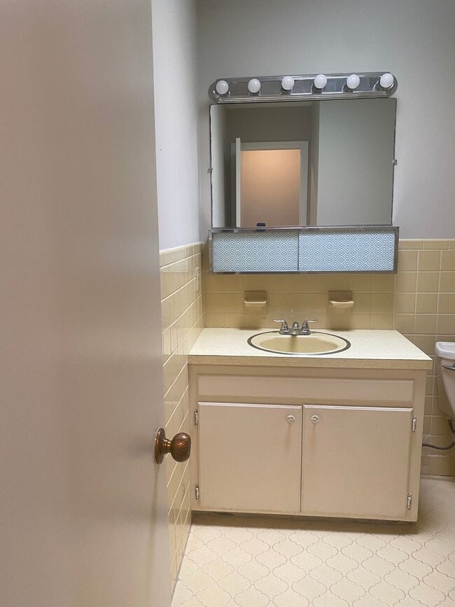 Building Photo - Residential