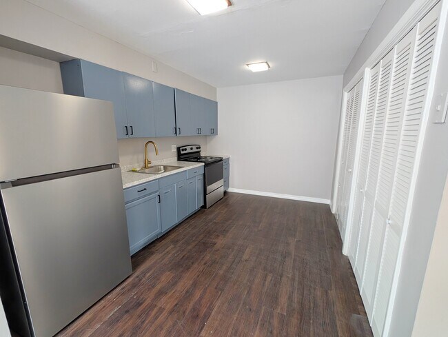 Building Photo - 110 Cromwell Pl