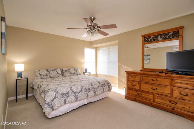 Building Photo - 6651 N Campbell Ave