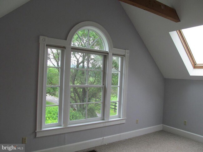 Building Photo - 1654 Milldale Rd