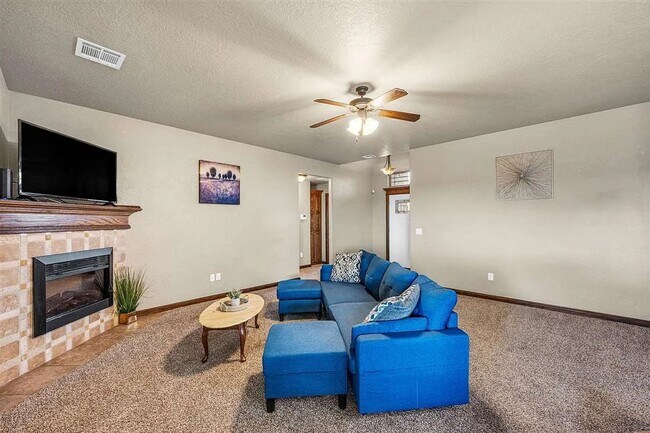 Building Photo - VERY NICE HOME IN THE ROLLING HILLS AREA. PETS NEGOTIABLE WITH OWNERS APPROVAL