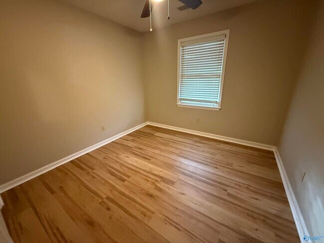 Building Photo - 143 Hollington Dr NE