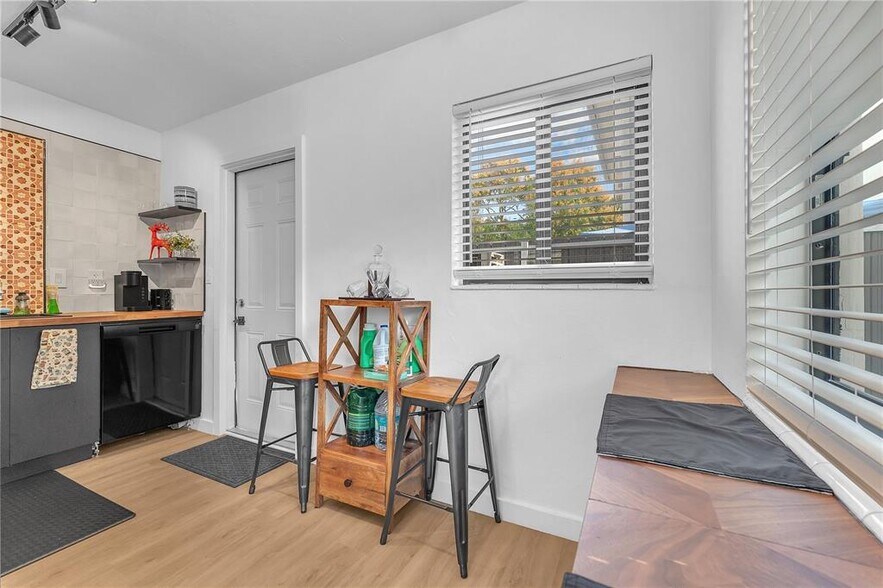 Building Photo - 754 NE 40th St