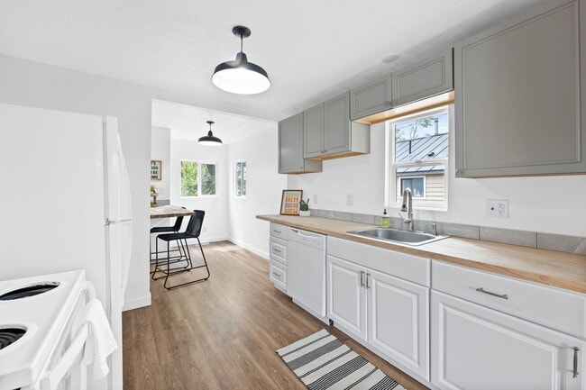 Building Photo - Dishman Area Home with Shop!