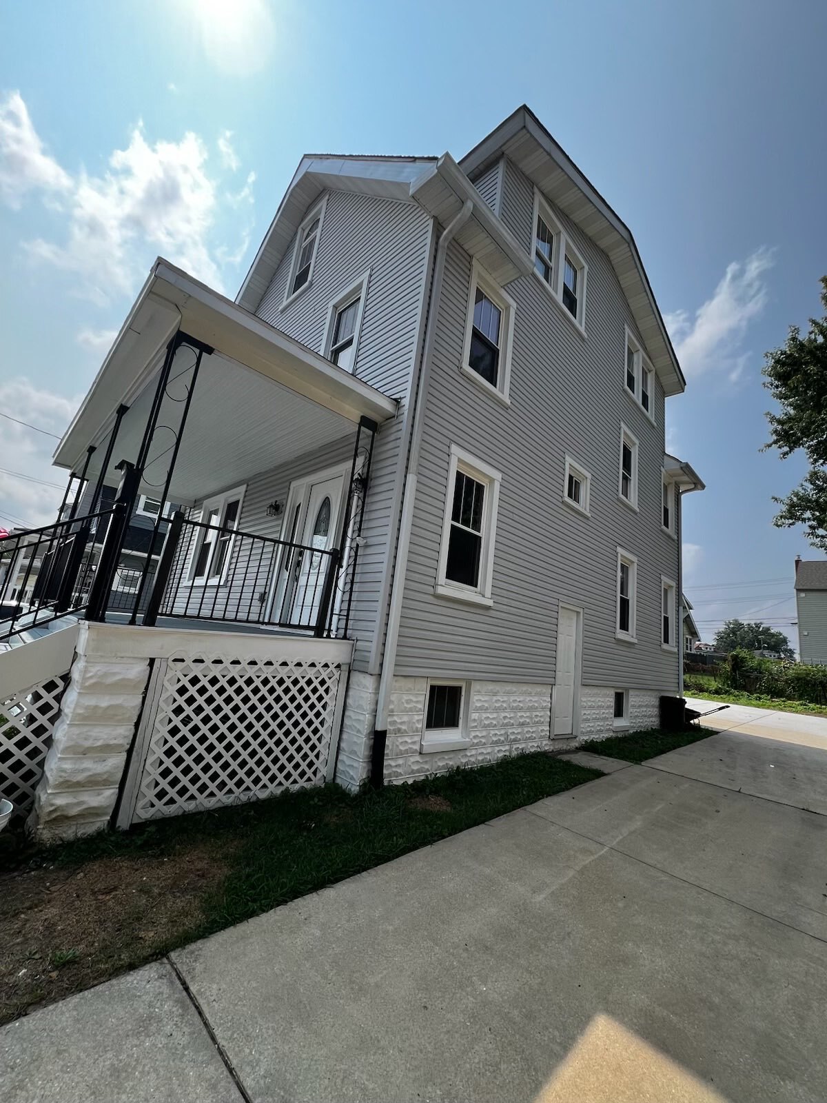 Building Photo - 1337 Poplar Ave