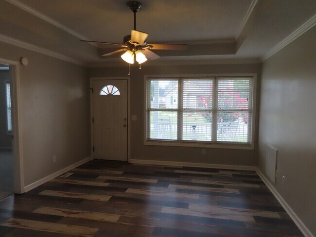 Building Photo - 231 Autumnview Ct
