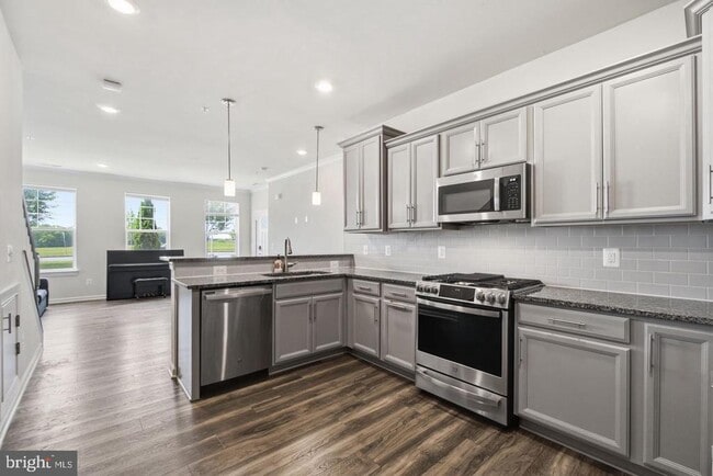 Building Photo - 4922 MacDonough Pl