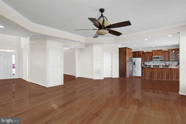 Building Photo - 4818 Clarendon Dr