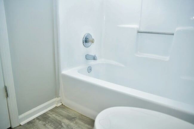 Building Photo - 4889 Old Bainbridge Rd