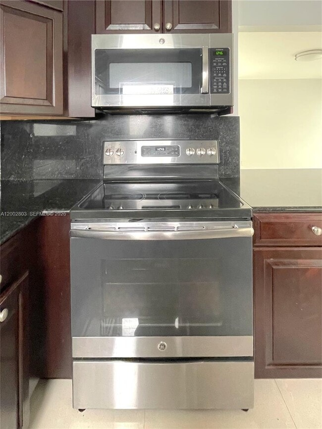 Building Photo - 1005 SW 88th Ct