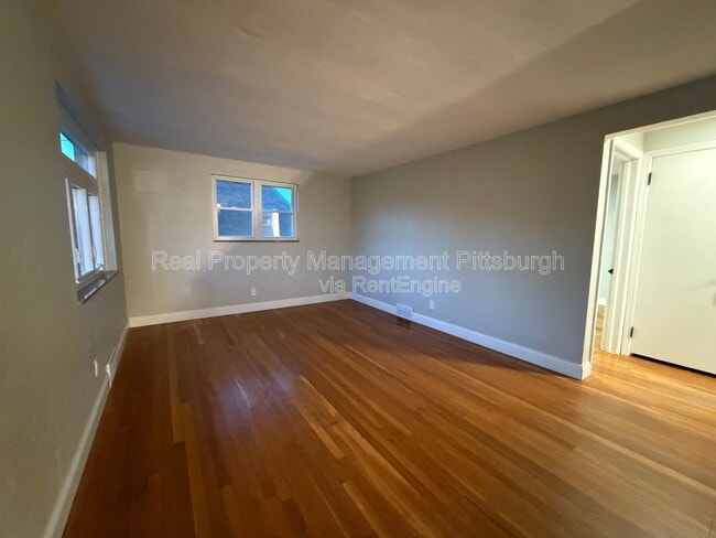 Building Photo - 1053 Edward Dr