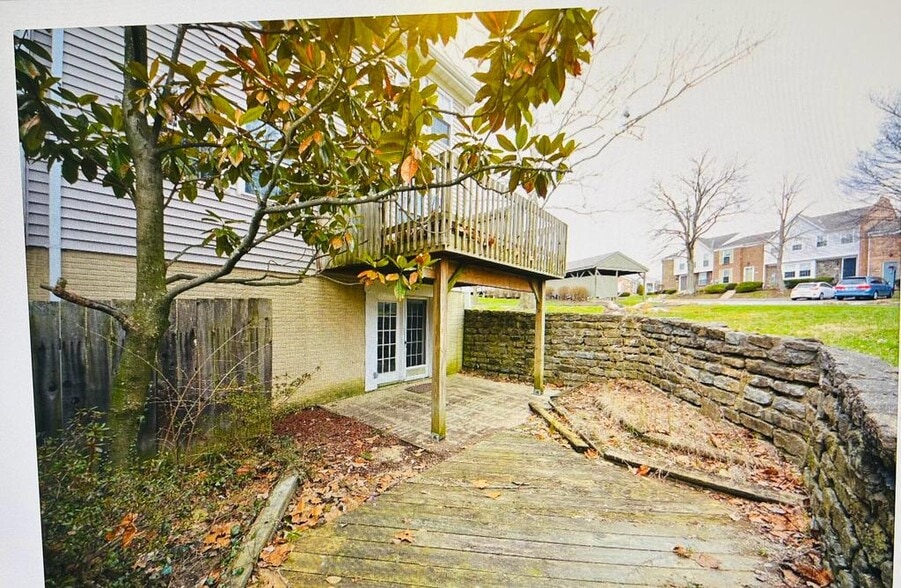 Building Photo - 8051 Hetz Dr