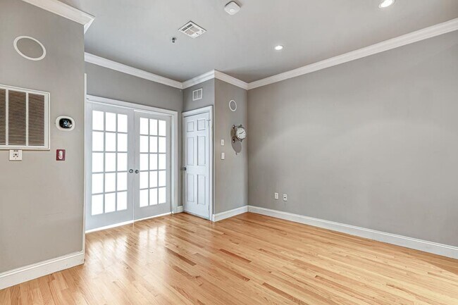 Building Photo - 805 Willow Ave