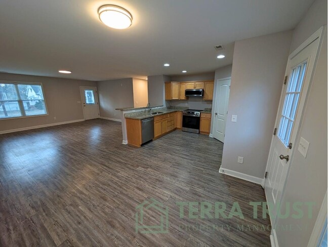 Building Photo - 806 Grace Ave