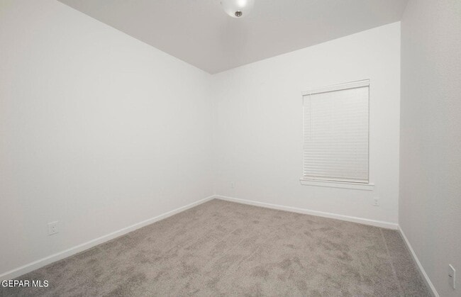 Building Photo - 1060 Hoppas St