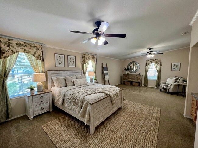 Building Photo - Spacious 4BD/3BA Home in Adkins with Chef's Kitchen & Dual Walk-In Closets!