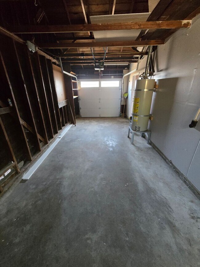 Building Photo - Remodeled Single Story Home Nestled in El ...