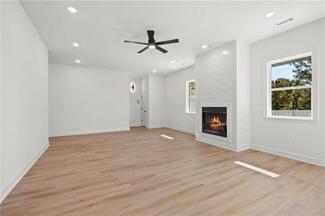 Building Photo - 1821 Peacock Rd