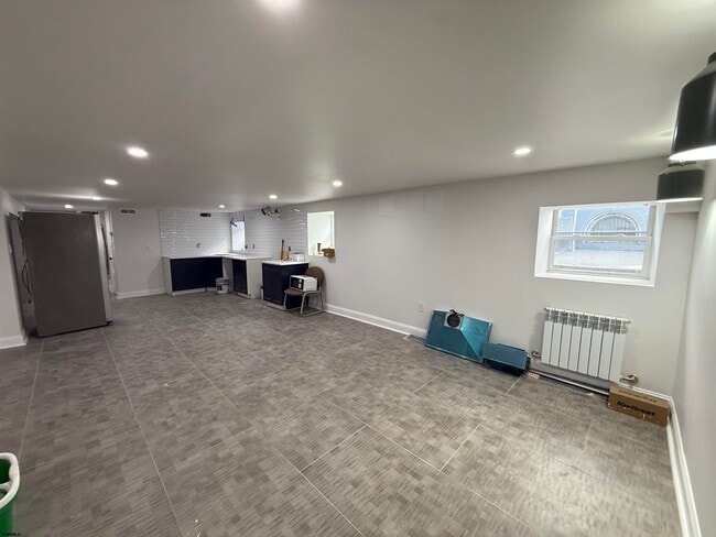 Building Photo - 102 S Raleigh Ave