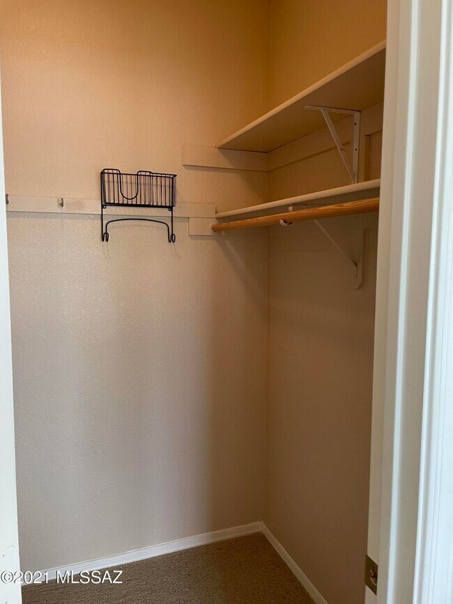 Building Photo - 6655 N Canyon Crest Dr