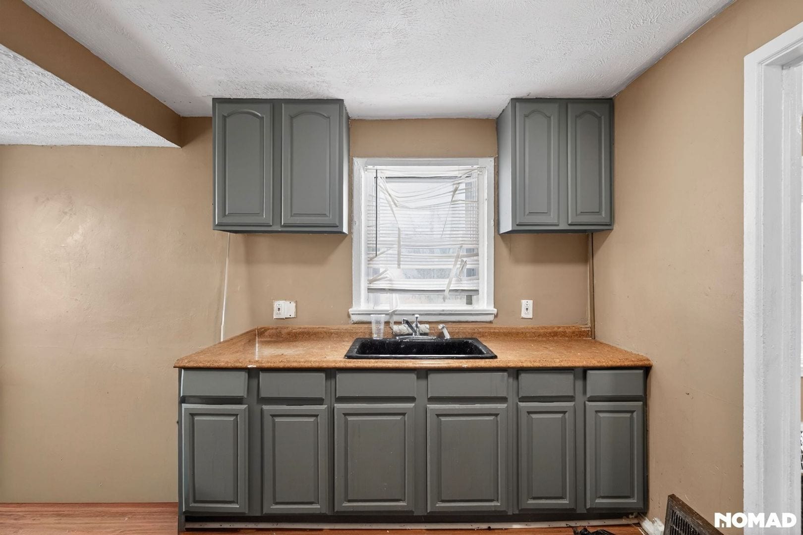 Building Photo - 3894 E 144th St