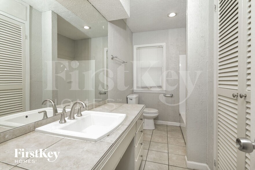 Building Photo - 6312 E 102nd St