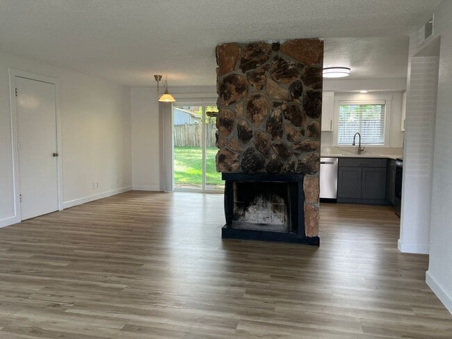 Building Photo - Remodeled Three Bedroom Home in South Salem