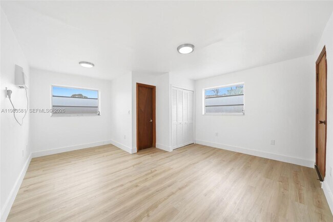 Building Photo - 1781 SW 13th St