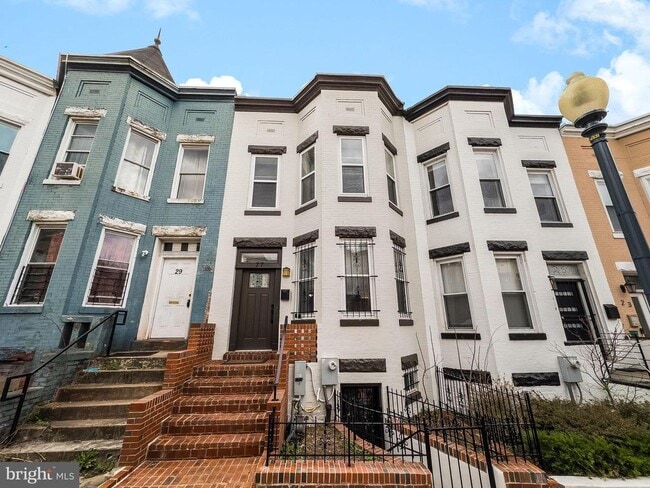 Primary Photo - 27 Todd Pl NE