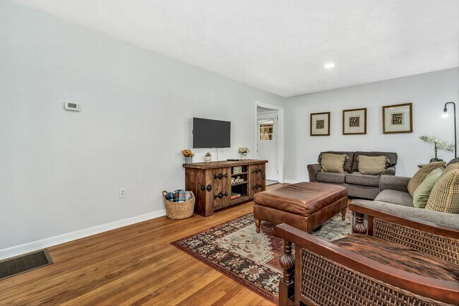 Building Photo - 1011 Old US Hwy 70