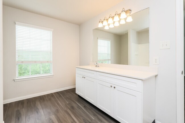 Building Photo - 2422 Gibbs Bend Ct