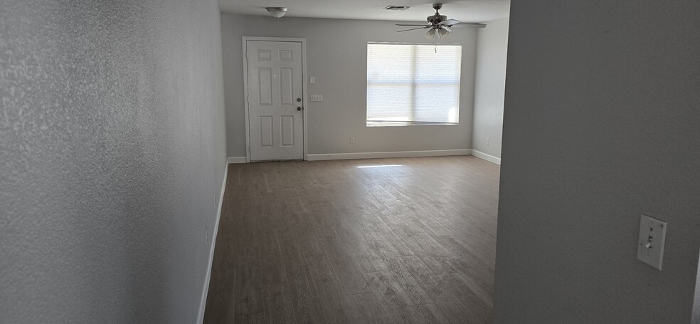 Primary Photo - 11602 W Charter Oak Rd