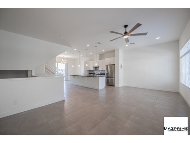 Building Photo - Gorgeous 3/4 Scottsdale Townhouse - Prime ...