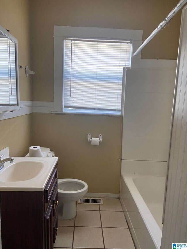 Building Photo - 1146 14th Ave S