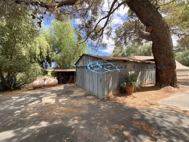 Building Photo - Charming 3 Bedroom House in East Alpine
