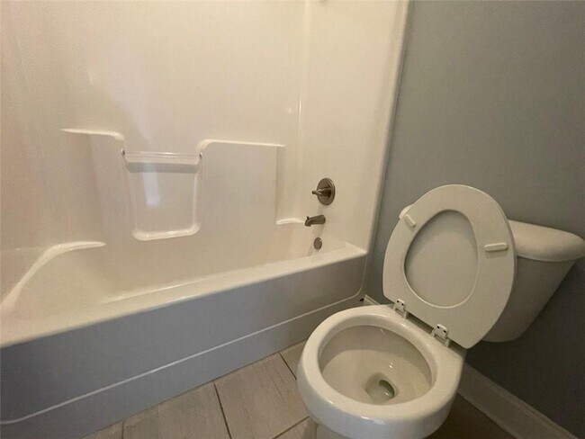 Building Photo - 3483 Lost Oak Dr NE